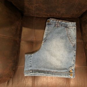 Gloria Vanderbilt Slimming Jean Shorts